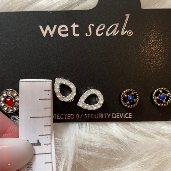 New without tags wet seal earrings - Picture 10 of 14